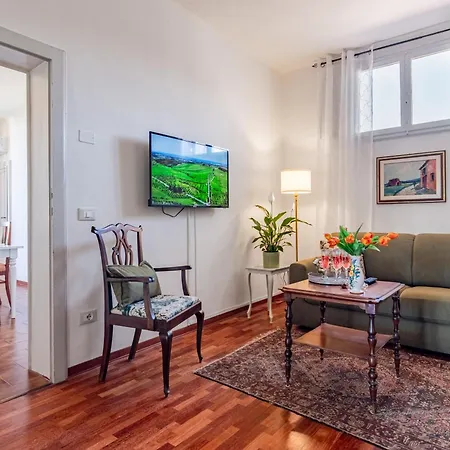 Hostly-san Giuseppe Luxury Apartment-by The Tower Apartment Pisa